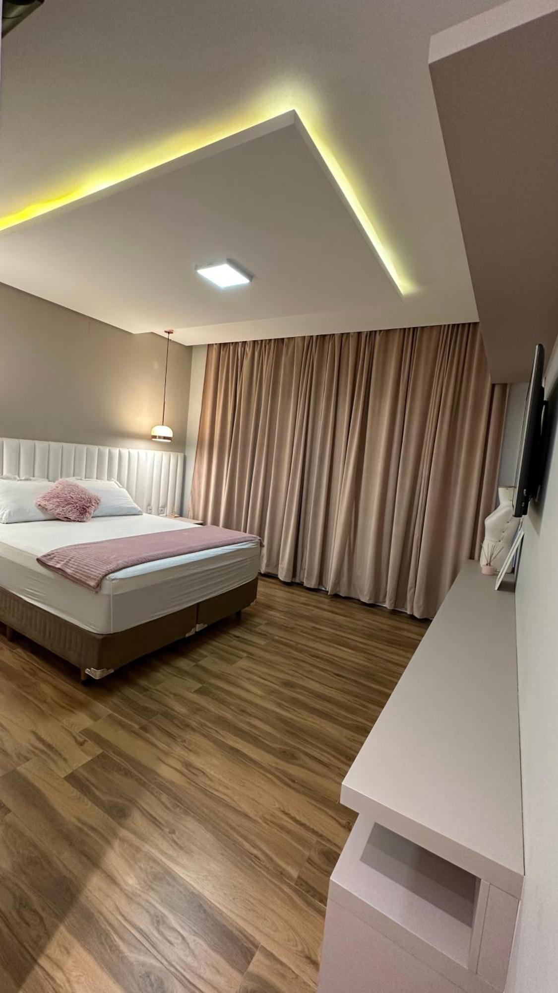 Casa Alto Padrao , 10 Pessoas, Com Piscina Em Foz