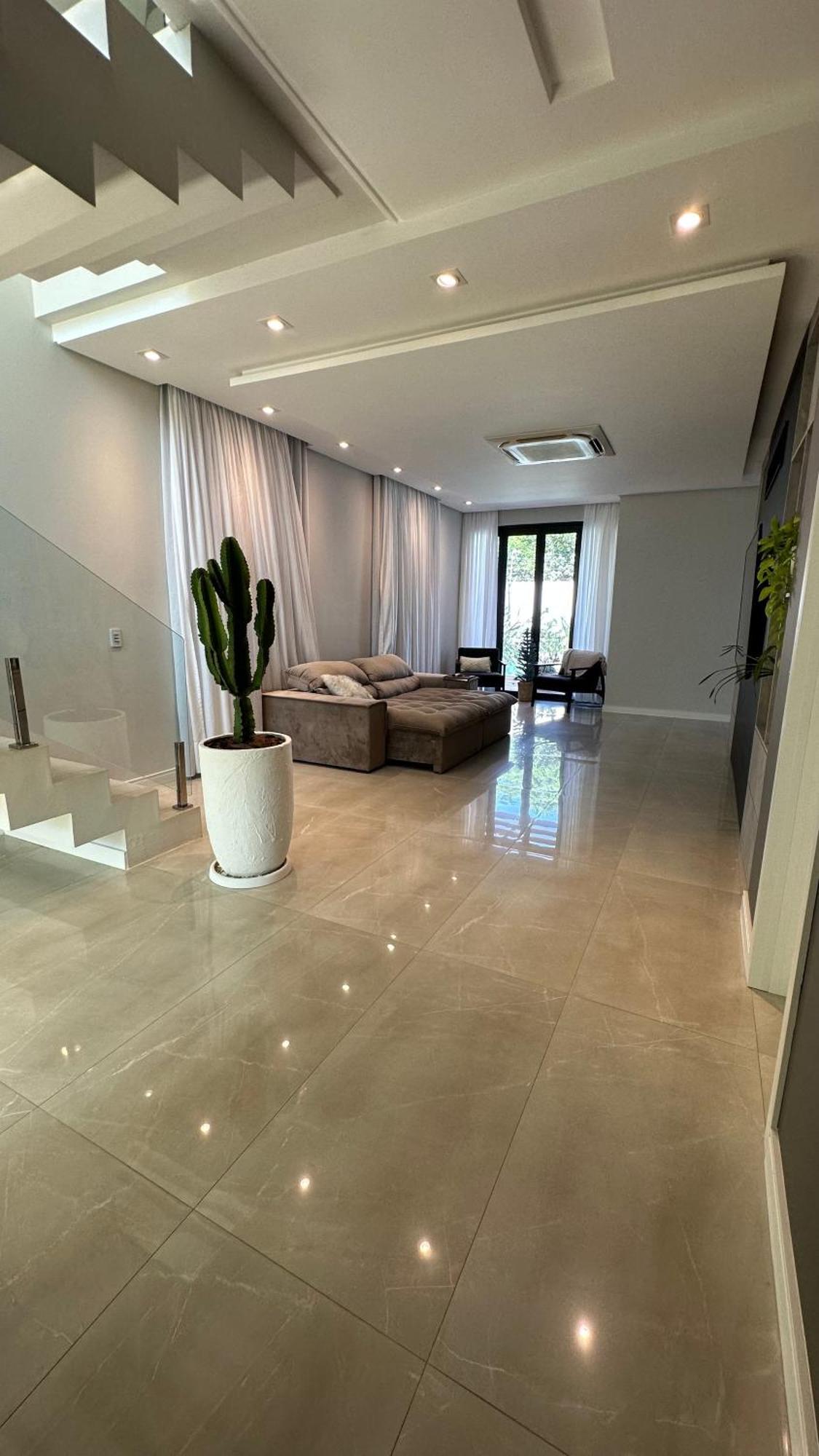 Casa Alto Padrao , 10 Pessoas, Com Piscina Em Foz *